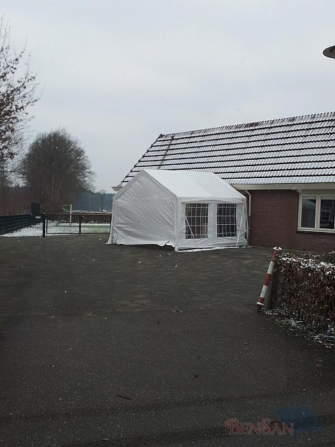 tent 4x4 mtr uitbouw aan pand