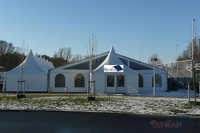 tent met uitbouw van pagodetenten