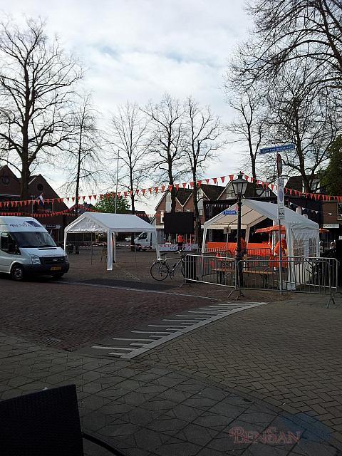 tenten 4x3 mtr voor oranjefeest te enter