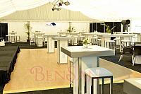 interieur van tent met podium vloer & dansvloer